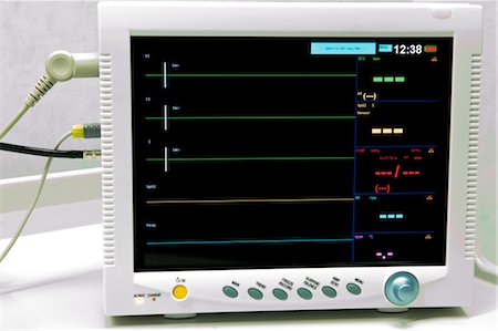 simsearch:700-06025300,k - Matériel médical : moniteur de tension artérielle Photographie de stock - Premium Libres de Droits, Code: 644-03659511