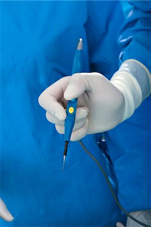 simsearch:644-03659497,k - Hand holding electrical surgical scalpel in operating room Stock Photo - Premium Royalty-Free, Code: 644-03672103