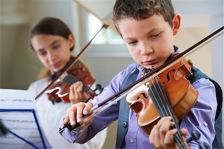 Serious children playing violin Stock Photo - Premium Royalty-Free, Code: 649-04247861