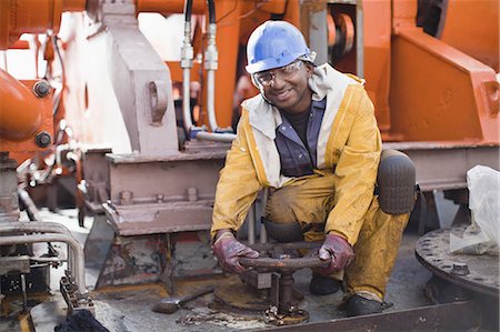 Arbeiter drehen Rad auf Bohrinsel Stockbilder - Premium RF Lizenzfrei, Bildnummer: 649-04827659
