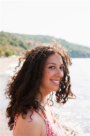 Femme souriante de lac Photographie de stock - Premium Libres de Droits, Code: 649-05521432