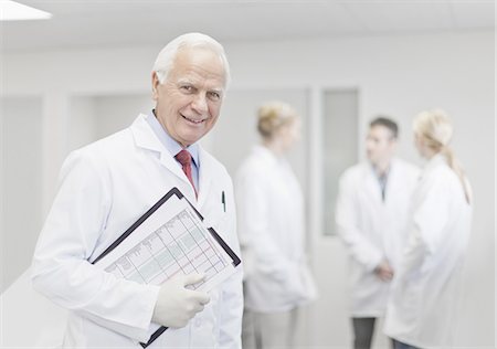 Scientist with notes in pathology lab Stock Photo - Premium Royalty-Free, Code: 649-05521741