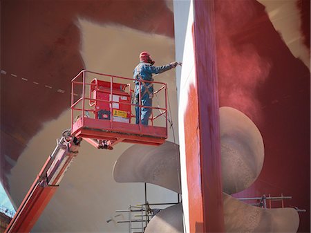 pintura (obra de arte) - Worker painting ship's underside Foto de stock - Sin royalties Premium, Código: 649-05522216
