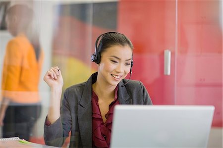 simsearch:6113-08550021,k - Businesswoman on headset using laptop Stock Photo - Premium Royalty-Free, Code: 649-05648592