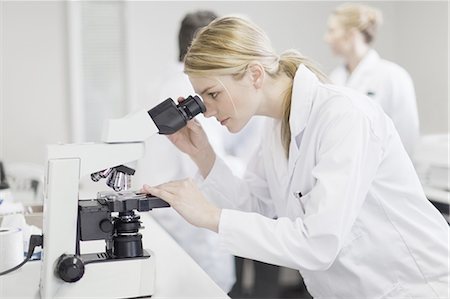 Scientist working in pathology lab Foto de stock - Sin royalties Premium, Código: 649-05648613