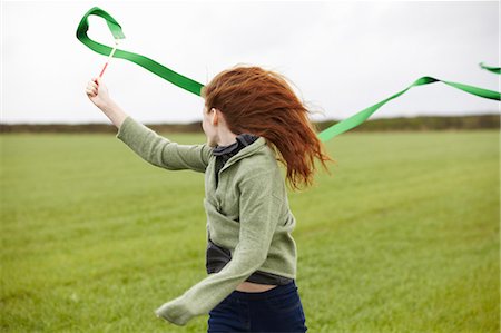 Teenage girl playing with ribbon Foto de stock - Sin royalties Premium, Código: 649-05649187