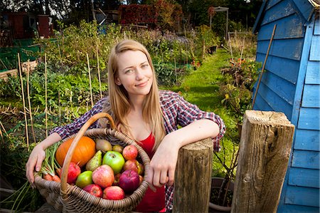 pumpkins apples harvest basket - Woman gathering vegetables in garden Stock Photo - Premium Royalty-Free, Code: 649-05649211