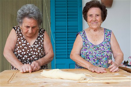 senior lifestyle cooking - Older women making pasta together Stock Photo - Premium Royalty-Free, Code: 649-05649279