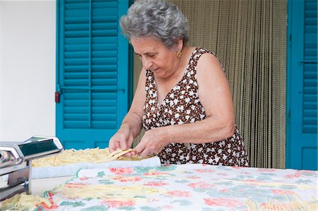 pasta italy - Older woman making pasta with roller Stock Photo - Premium Royalty-Free, Code: 649-05649283