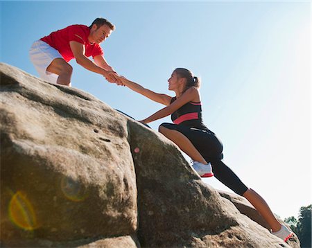 Rock climbers helping each other Foto de stock - Sin royalties Premium, Código: 649-05649703