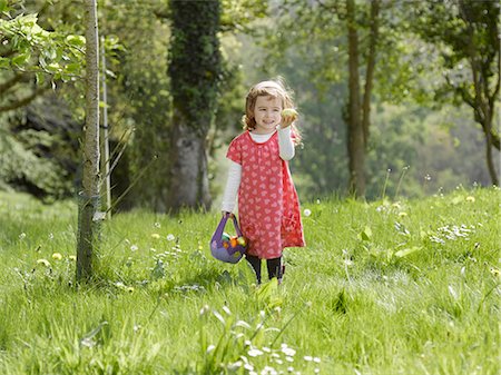 Girl hunting for Easter eggs Fotografie stock - Premium Royalty-Free, Codice: 649-05656807