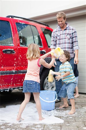 dad not mom child back - Family washing car together Stock Photo - Premium Royalty-Free, Code: 649-05657234