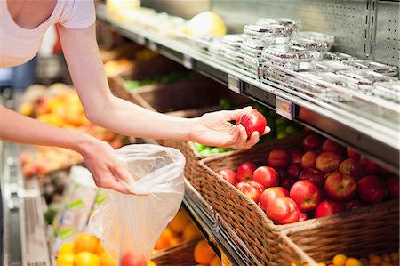 simsearch:6122-08229528,k - Woman selecting fruit at grocery store Stock Photo - Premium Royalty-Free, Code: 649-05657456