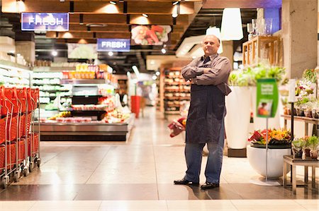 simsearch:6122-08229528,k - Clerk standing in grocery store Stock Photo - Premium Royalty-Free, Code: 649-05657483