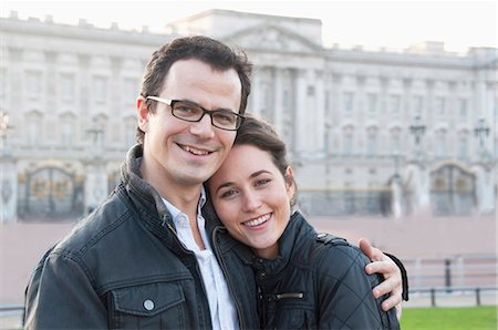 sight seeing in england - Couple outside Buckingham Palace Stock Photo - Premium Royalty-Free, Code: 649-05658277