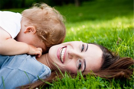 smiling baby portrait - Mother holding toddler in park Stock Photo - Premium Royalty-Free, Code: 649-05800965