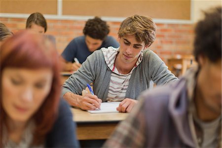 examen (scolaire) - Étudiants travaillant en classe Photographie de stock - Premium Libres de Droits, Code: 649-05801405