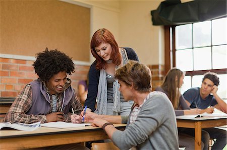 study table - Students working together in class Foto de stock - Sin royalties Premium, Código: 649-05801400