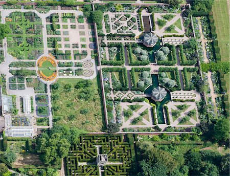 formal gardens - Aerial view of manicured park Stock Photo - Premium Royalty-Free, Code: 649-05801673