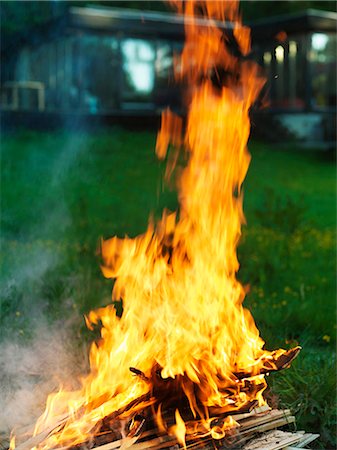 simsearch:649-05801818,k - Bonfire burning in backyard Stock Photo - Premium Royalty-Free, Code: 649-05801818