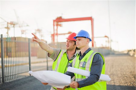 safety worker open arm - Construction workers talking on site Stock Photo - Premium Royalty-Free, Code: 649-05819737