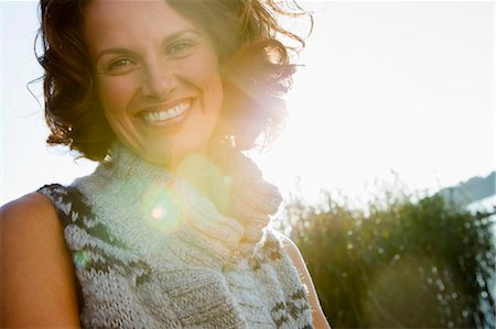 portrait sunshine happy - Gros plan de womans visage de sourire Photographie de stock - Premium Libres de Droits, Code: 649-05819875