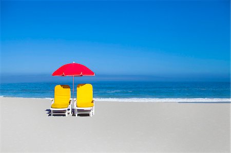 simsearch:6113-07160795,k - Empty lawn chairs and umbrella on beach Foto de stock - Sin royalties Premium, Código: 649-05820181