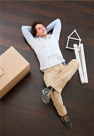 empaquetado - Man laying on floor with boxes Foto de stock - Sin royalties Premium, Código: 649-05820542