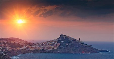 Sun setting over village on hillside Stock Photo - Premium Royalty-Free, Code: 649-05821328