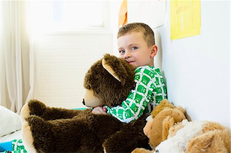 stuffed animals - Boy hugging teddy bear in bed Stock Photo - Premium Royalty-Free, Code: 649-05949797