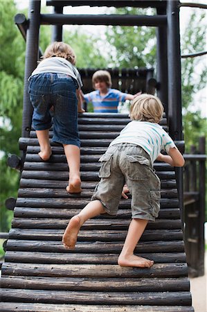 playground - Boys playing on play structure together Foto de stock - Sin royalties Premium, Código: 649-05950129