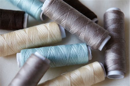 simsearch:614-08869875,k - Close up of colorful spools of thread Stock Photo - Premium Royalty-Free, Code: 649-05950264