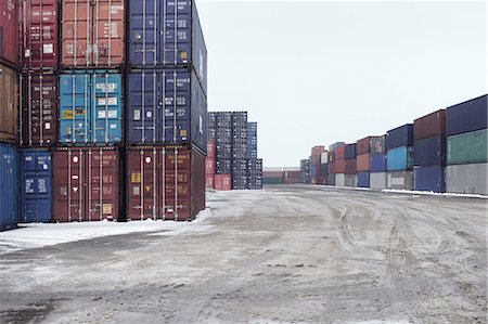 Containers in snowy harbor Fotografie stock - Premium Royalty-Free, Codice: 649-05950431