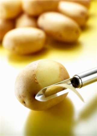 potatoes not cooked not person - Peeler removing potato skin Stock Photo - Premium Royalty-Free, Code: 649-05950498