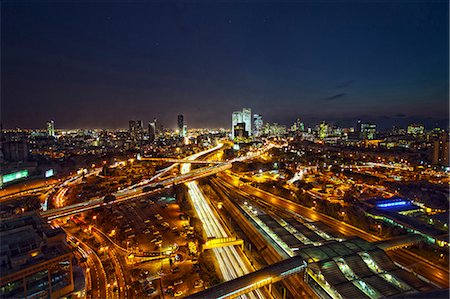 Vue aérienne de Tel-Aviv illuminé la nuit Photographie de stock - Premium Libres de Droits, Code: 649-05950662