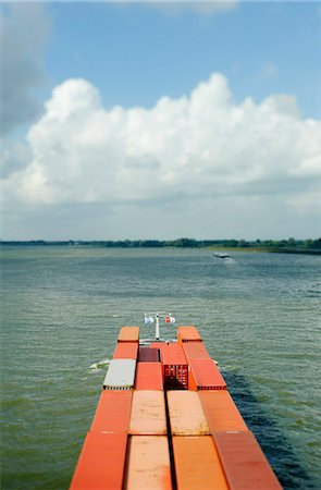 export shipping - Aerial view of containers on barge Stock Photo - Premium Royalty-Free, Code: 649-05950818