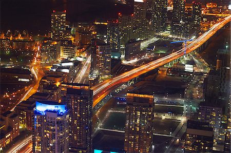 simsearch:649-05950887,k - Vue aérienne de Toronto illuminé la nuit Photographie de stock - Premium Libres de Droits, Code: 649-05950852