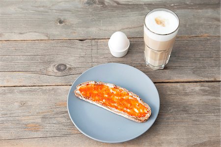 Toast with jam, egg and cup of coffee Fotografie stock - Premium Royalty-Free, Codice: 649-05951015