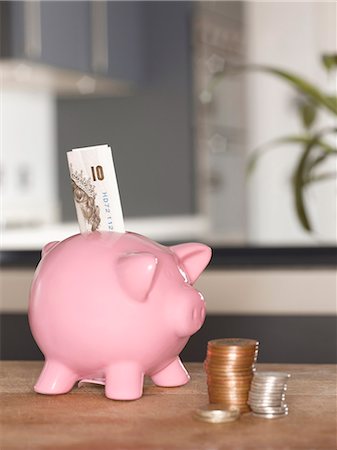 simsearch:649-06717474,k - Piggy bank with money on table Stock Photo - Premium Royalty-Free, Code: 649-06000330