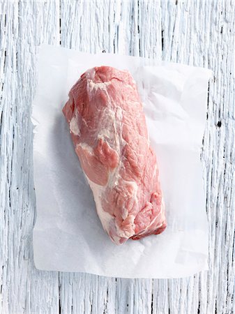 simsearch:649-06000506,k - Close up of pork loin on butcher paper Foto de stock - Royalty Free Premium, Número: 649-06000470