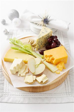 Cheese and fruit on wooden board Stock Photo - Premium Royalty-Free, Code: 649-06000488