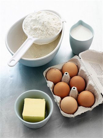 Flour, eggs, milk and butter Foto de stock - Sin royalties Premium, Código: 649-06000498