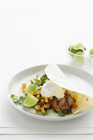 simsearch:649-06000552,k - Close up of plate of meat taco Foto de stock - Sin royalties Premium, Código: 649-06000492