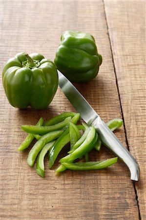 simsearch:649-06000506,k - Close up of sliced green bell pepper Foto de stock - Royalty Free Premium, Número: 649-06000506