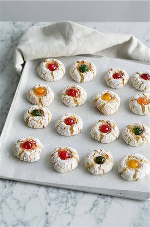 Close up of cookies on baking sheet Stock Photo - Premium Royalty-Free, Code: 649-06000515