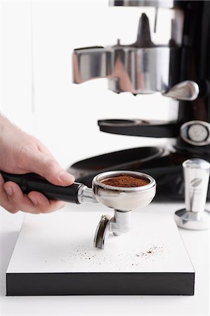 filtrado - Barista using espresso machine Foto de stock - Sin royalties Premium, Código: 649-06000528
