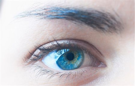 simsearch:649-06000756,k - Close up of womans blue eye Stock Photo - Premium Royalty-Free, Code: 649-06000737