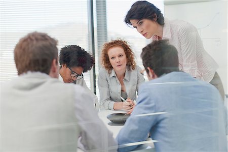 persuading - Parler dans une réunion de gens d'affaires Photographie de stock - Premium Libres de Droits, Code: 649-06000855