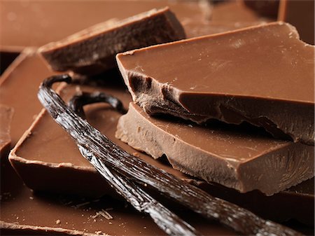 stack of chocolates - Close up of chocolate with vanilla beans Stock Photo - Premium Royalty-Free, Code: 649-06001270