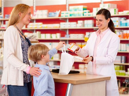 prescription - Pharmacist filling prescription in store Stock Photo - Premium Royalty-Free, Code: 649-06001310